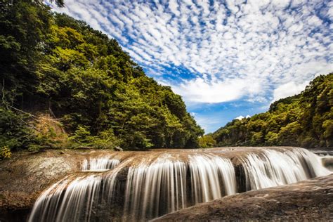   グンマの滝！ 壮大な自然とスリル満点のアクティビティ！