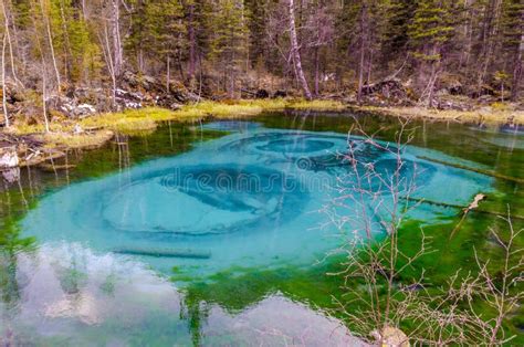  ウラン・トゥカル湖！広大な草原に佇む神秘の青い湖を探索しよう！